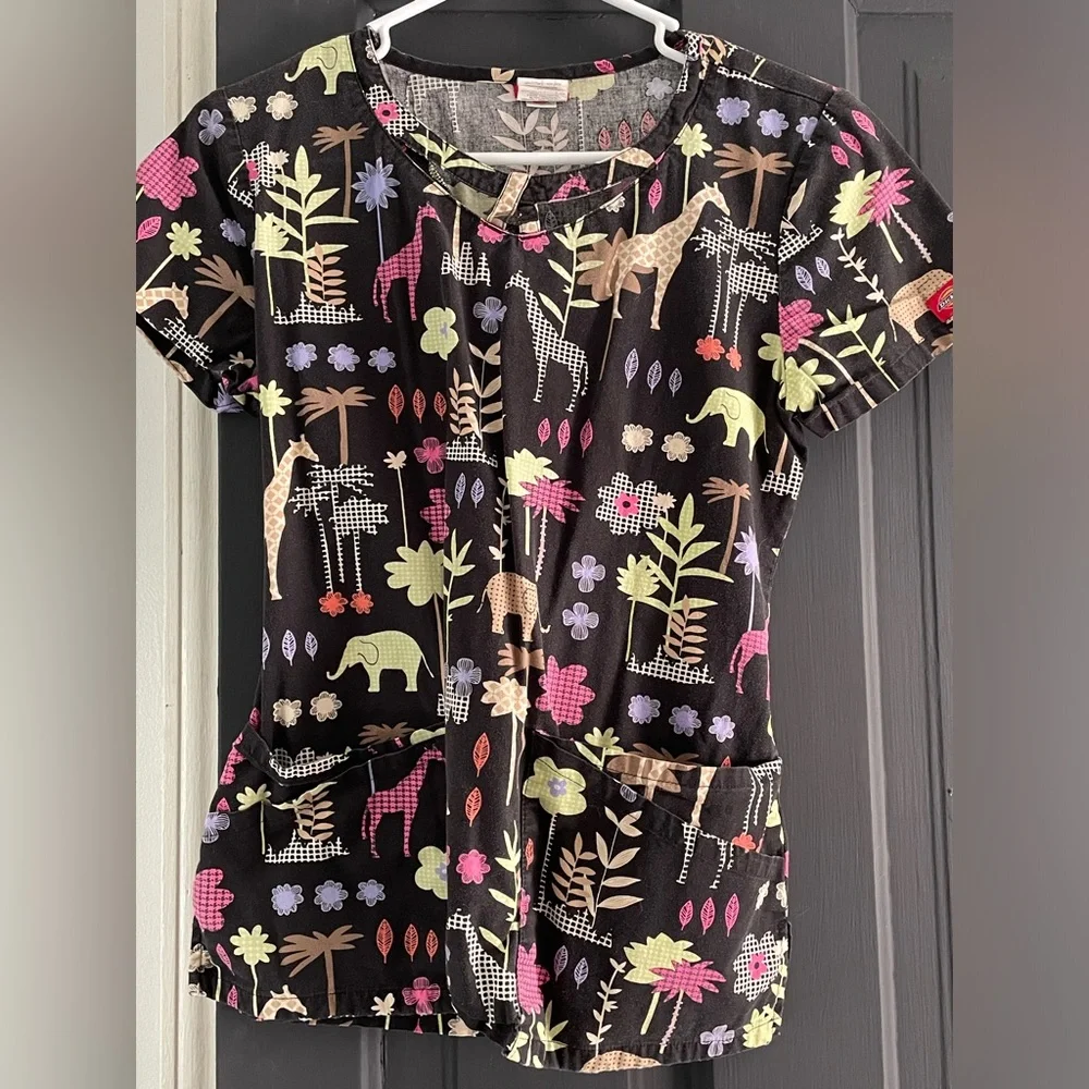 SCRUB TOP - Picture 1 of 2